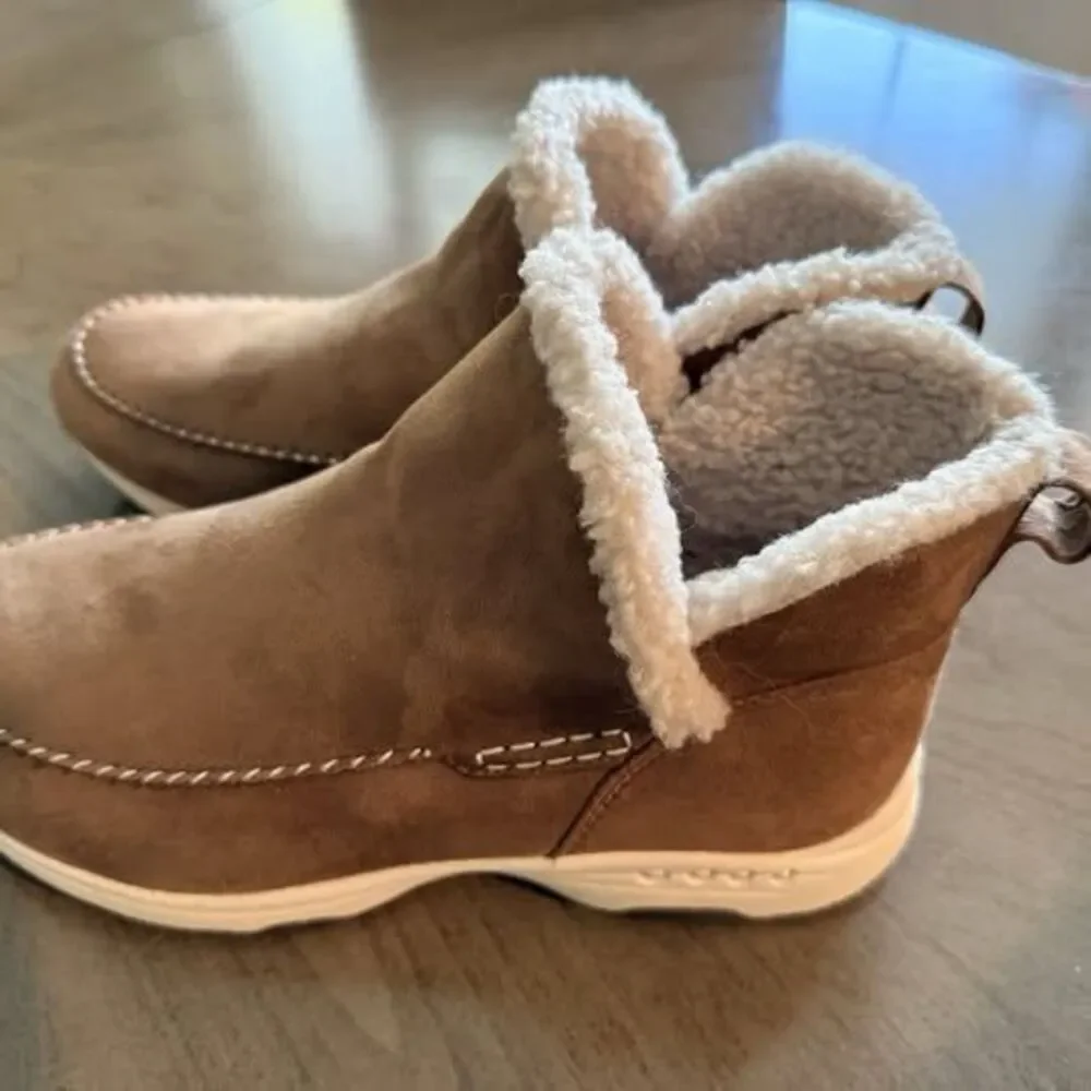 Easy Spirit Light Brown Tuva Cozy Booties size 10W. New Without Box